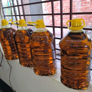সরিষার তৈল দেশি ৫ লিটার ৬ পিস  ১ লিটারের ৪ পিস  ৩৪ লিটার ১ কাটুন।